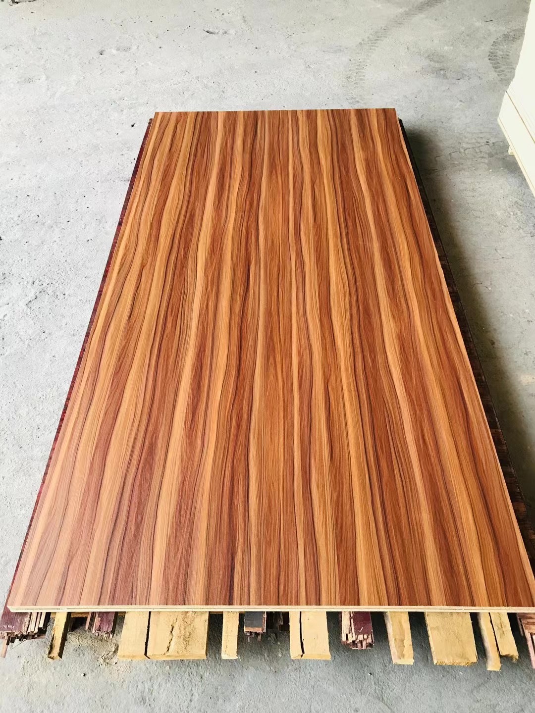1220*2440*12/15/18mm furniture grade melamine laminate plywood