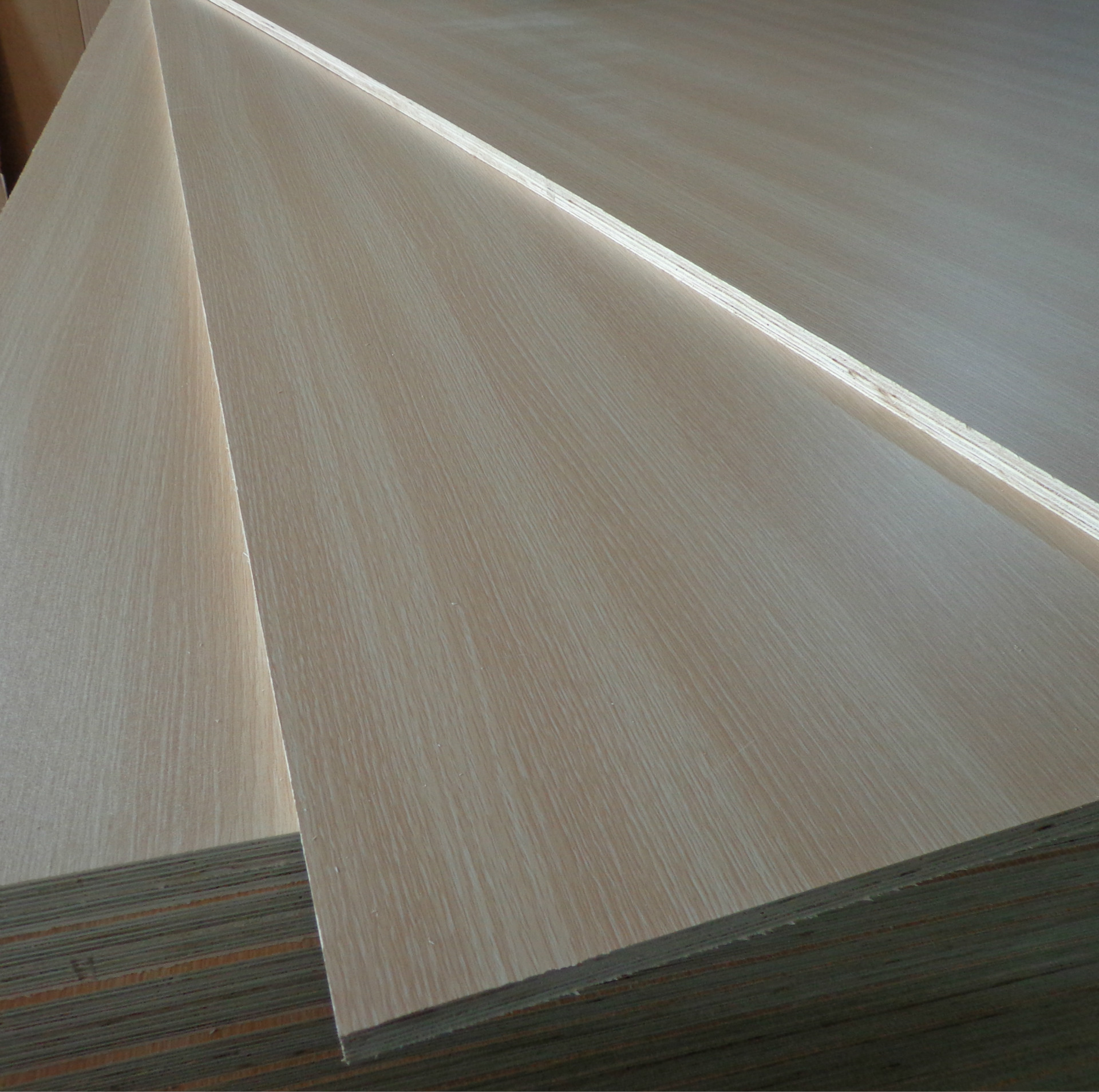 1220X2440X18mm WBP Glue Commercial Plywood for Furniture