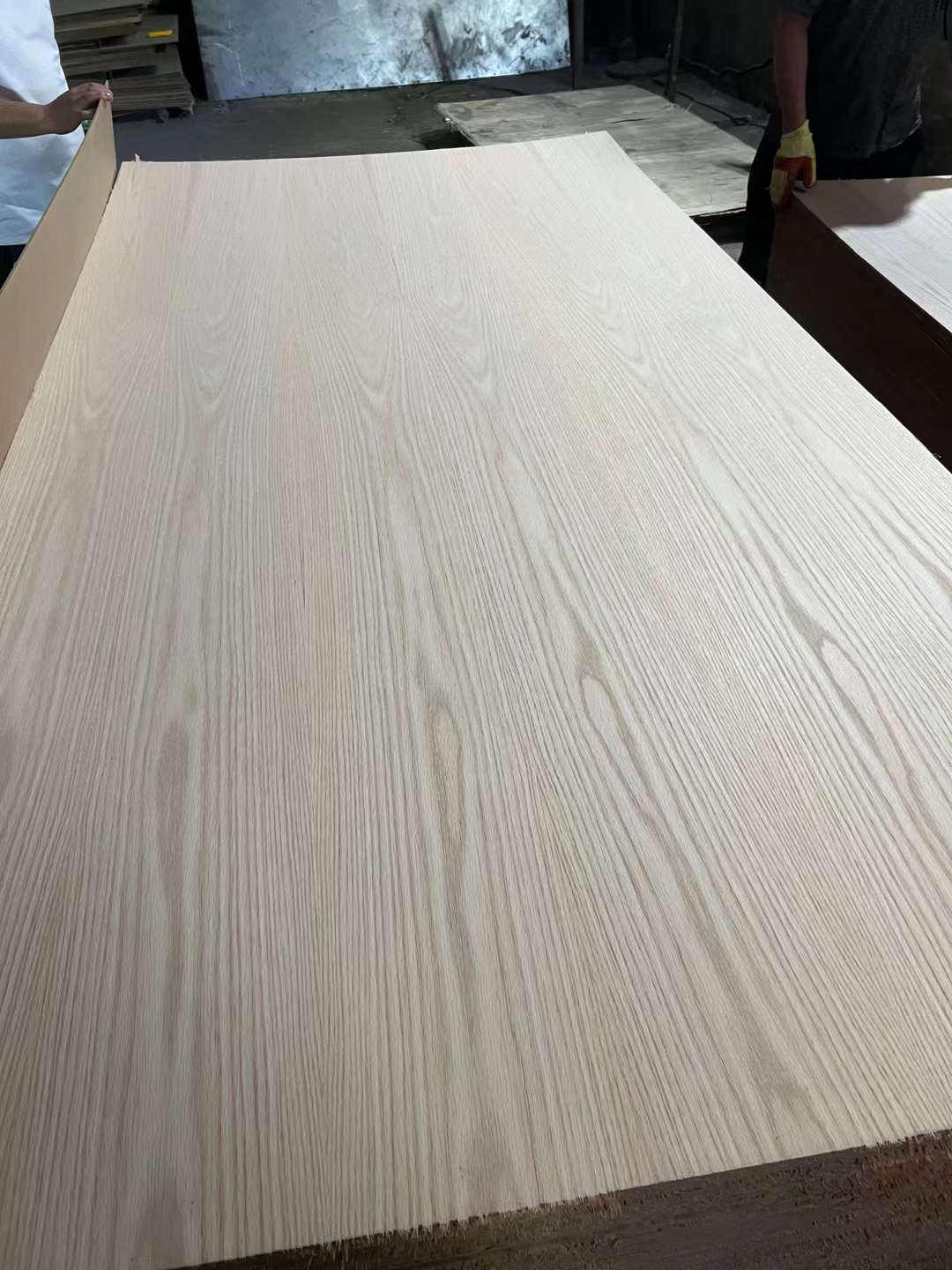 Hot sale 1220X2440X18mm E0 natural veneer red oak veneer plywood for Furniture 