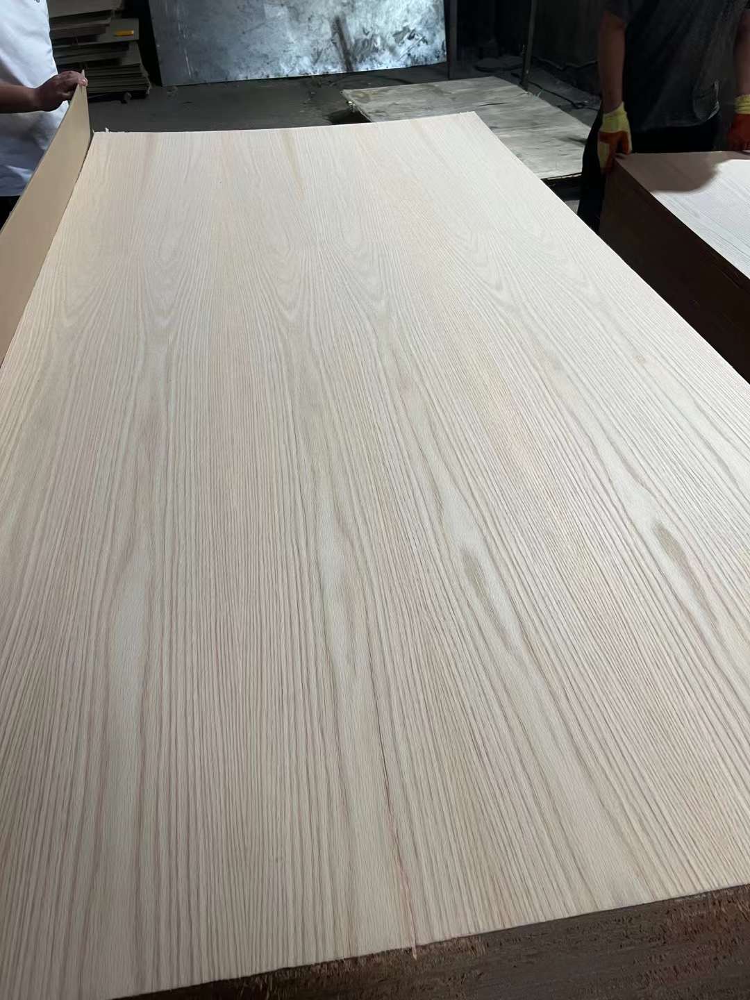 Hot sale 1220X2440X18mm E0 natural veneer red oak veneer plywood for Furniture 